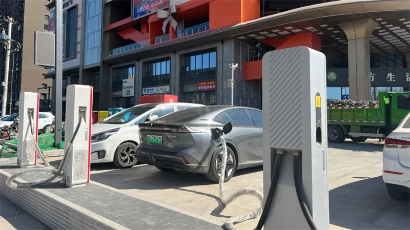 静态交通公司全液冷超充再添新动力2.jpg 静态交通公司全液冷超充再添新动力2.jpg