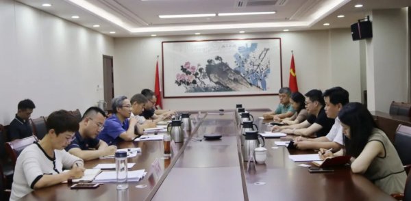 市电视台党委副书记、总编辑王建华一行来集团洽谈合作